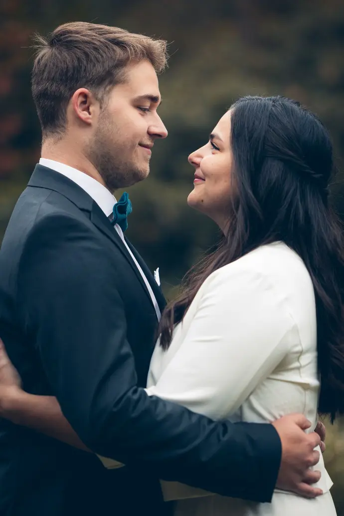 Couple de mariés en novembre